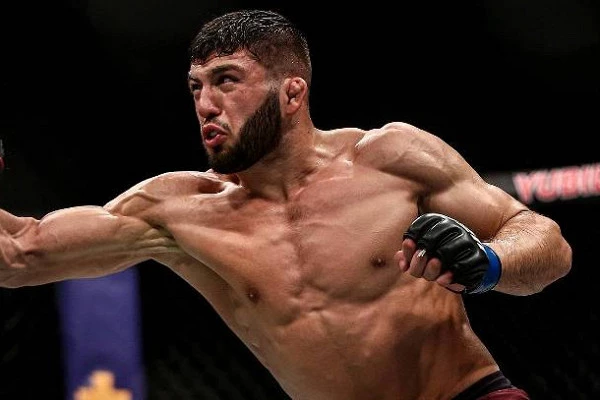Царукян победил Фреволу на турнире UFC в Абу-Даби